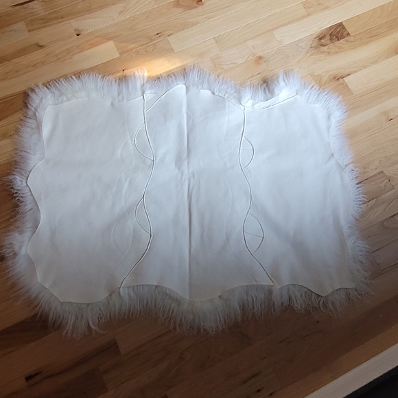 White Mongolian 3-Pelt Fur Throw Blanket - Picture 4 of 6